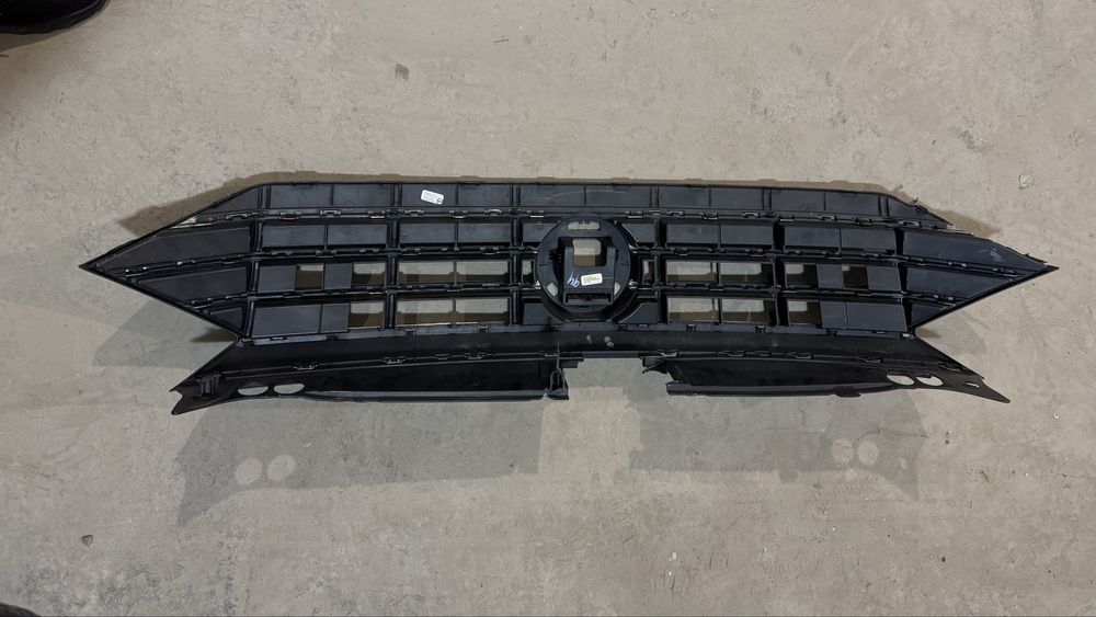 Решітка радіатора гриль vw jetta mk7 оригінал