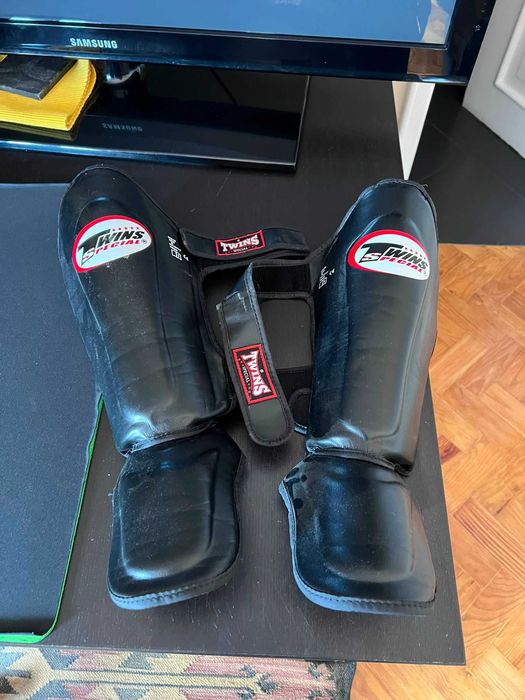Caneleiras Twins Muay Thai/Kickboxing