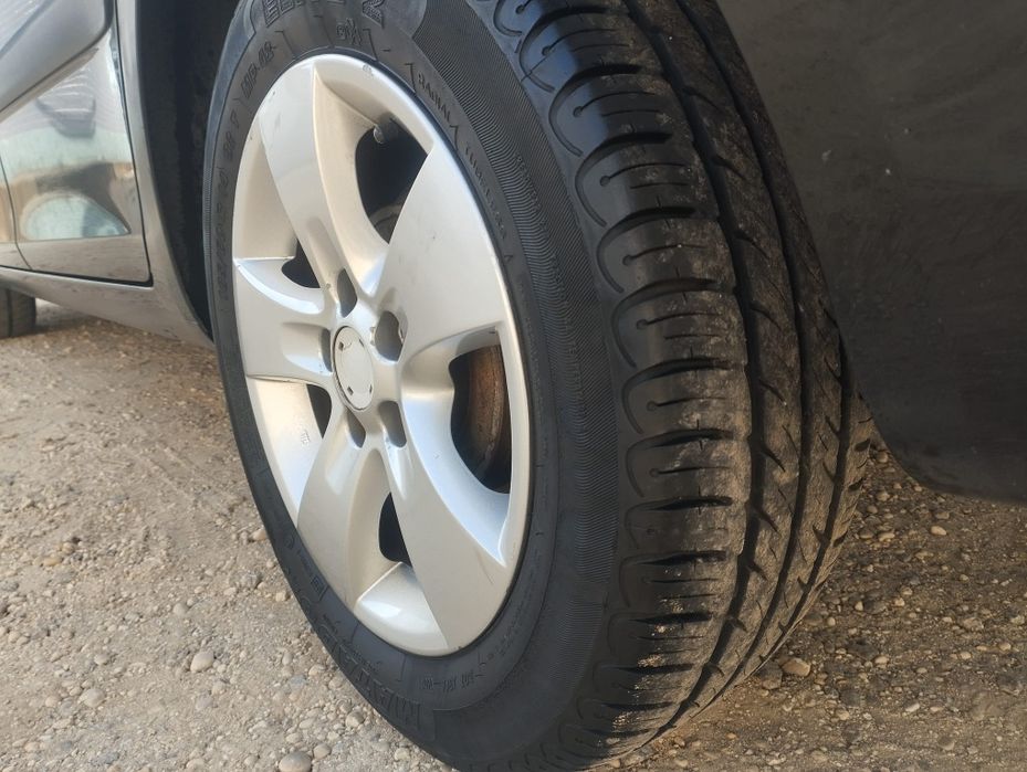 Skoda Fábia 1.2i Sw Gasta 5 lts aos 100 kms