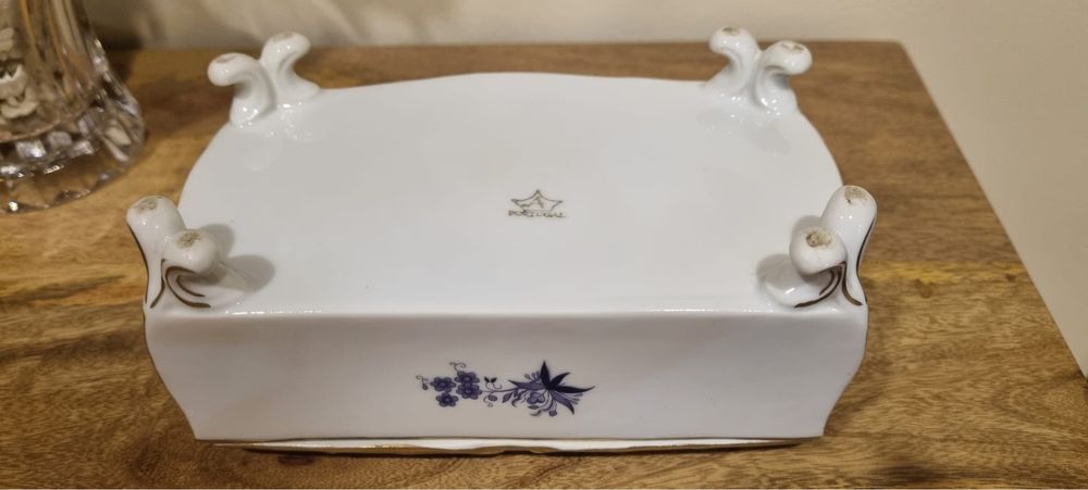 Caixa guarda jóias porcela Artibu, marcada na base