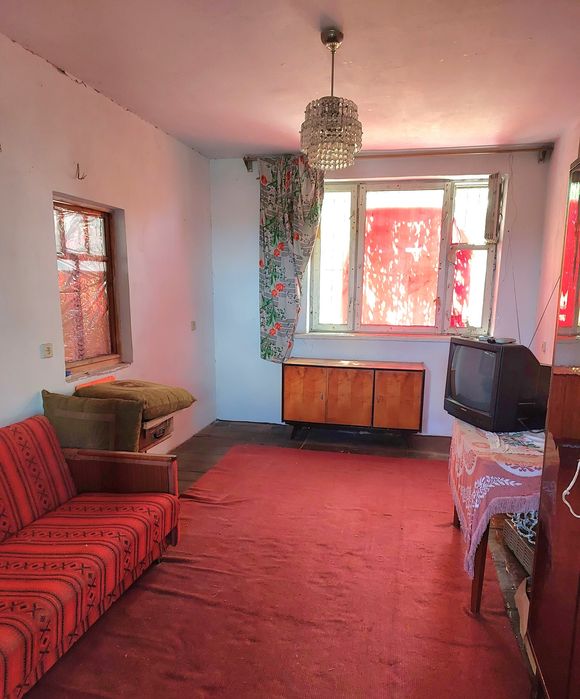 Продам  крепкий дом в пригороде Черноморска