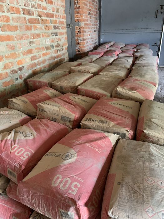 Щебінь, пісок, гранвідсів, цемент