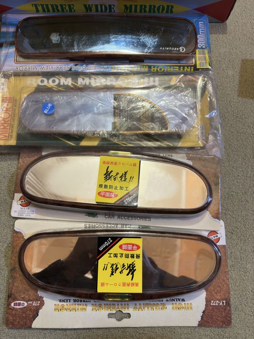 Зеркало заднего вида в салон автомобиля