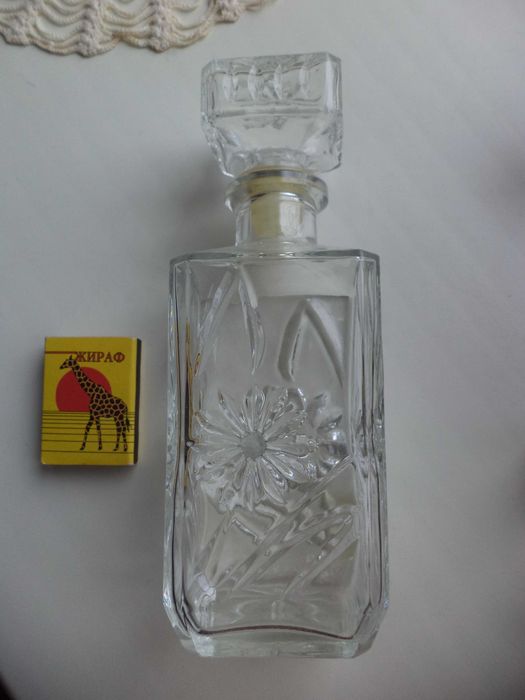 флакон из стекла для духов одеколона