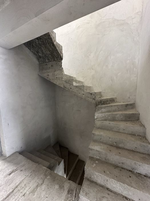 Просторий таунхаус 140м2 з терасами і балконом +50м2 в Крихівцях