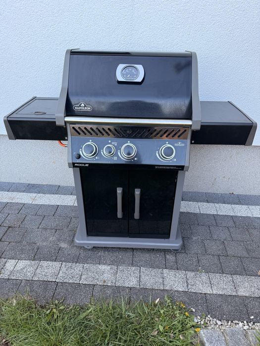 Grill Gazowy Napoleon Rogue 425 Sizzle Zone Black Edition