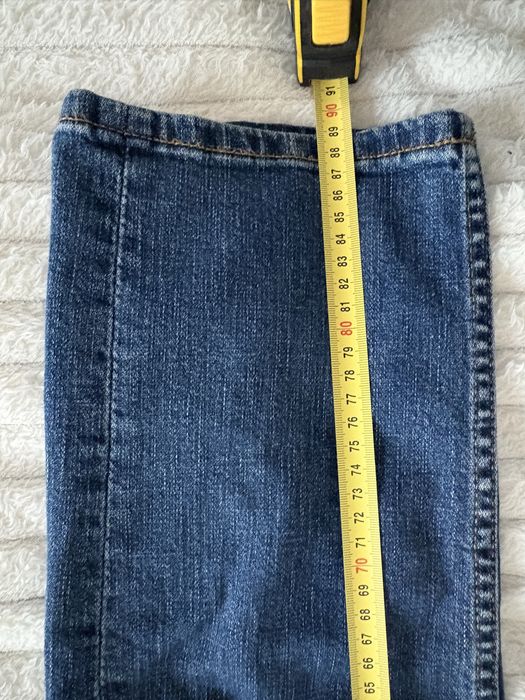 Niebieskie jeansy
