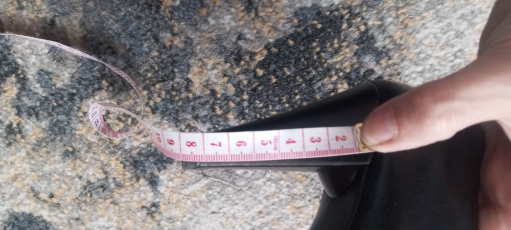 Czarne botki czółenka na obcasie wiązane.