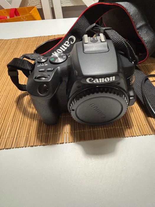 Zestaw Canon EOS 250D Jak NOWY 2 Obiektywy, Statyw, Akcesoria –OKAZJA!