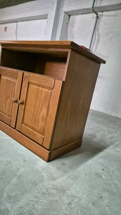 Movel aparador em madeira robusta pinho