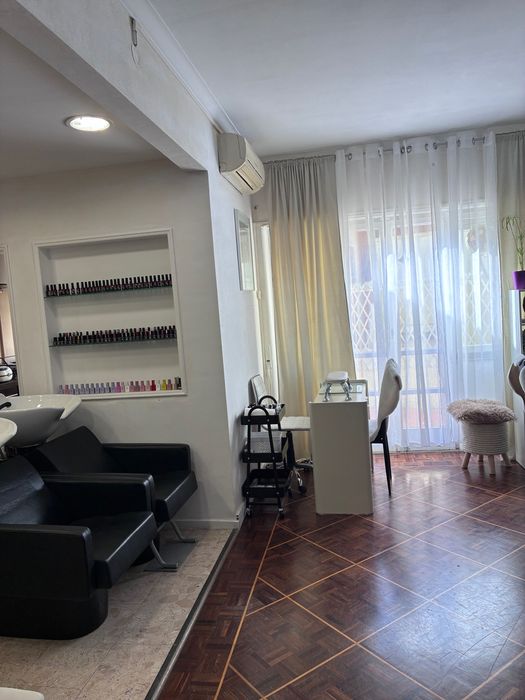 Alugasse mesa de manicure, cadeiras para cabeleireiro, barbeiro.