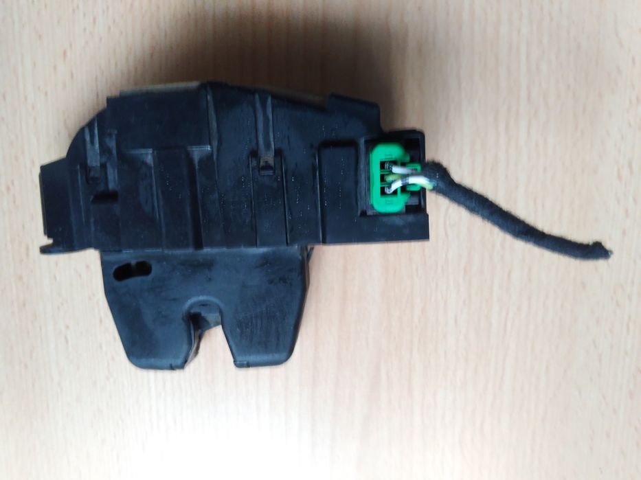 Електрозамок кришки багажника пежо 308