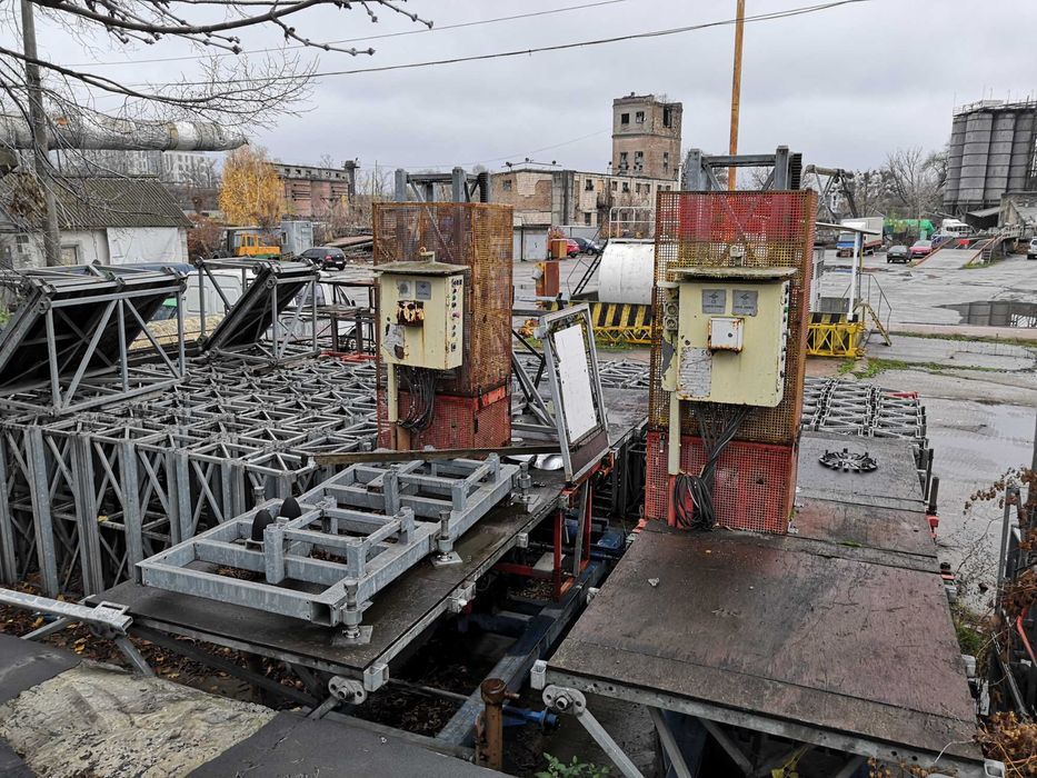 Підйомник будівельний щогловий