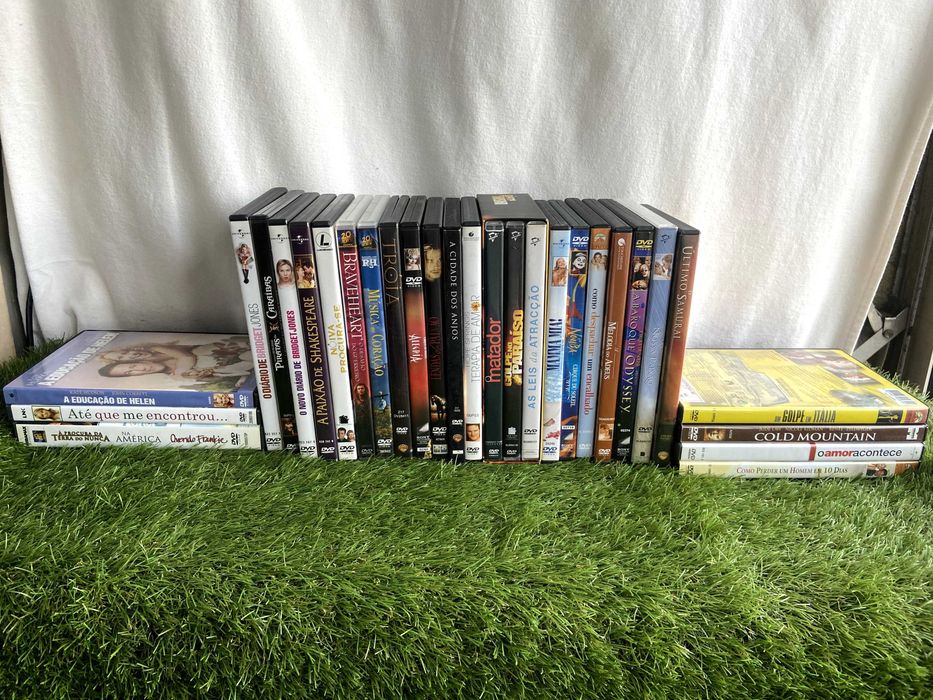 Conjunto cd's, filmes e cassetes