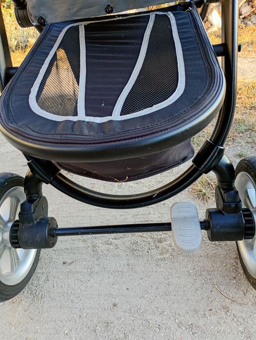 Carrinho de passeio da Zippy em muito bom estado.