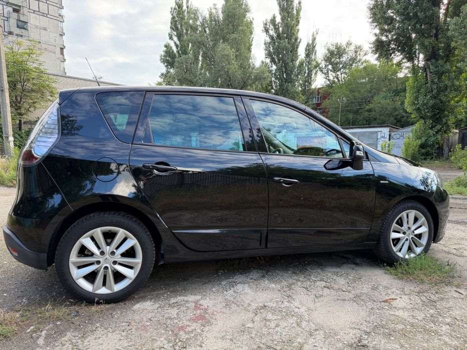 Renault Scenic рест  2013р.в  1.6 дизель в комплектації BOSE Edition!!!
