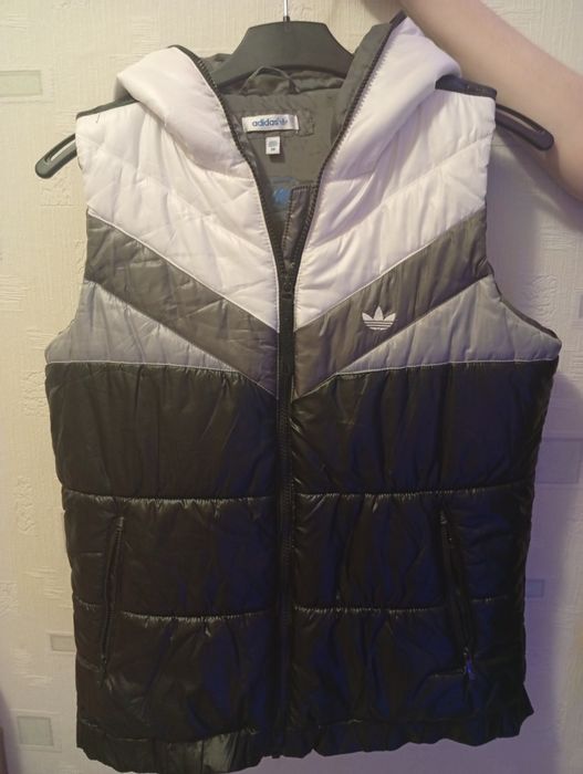 Продам фірмову жилетку Adidas