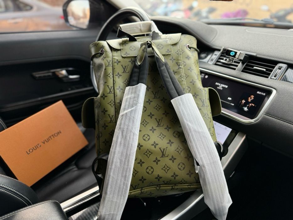 Рюкзак Louis Vuitton хаки зеленый Christopher мужской кожаный