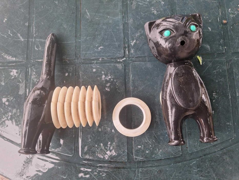 Zabawka z PRL kotek do odnowienia lub na części.