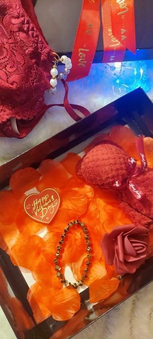 Walentynki prezent dla niej box prezentowy bielizna  bransoletka