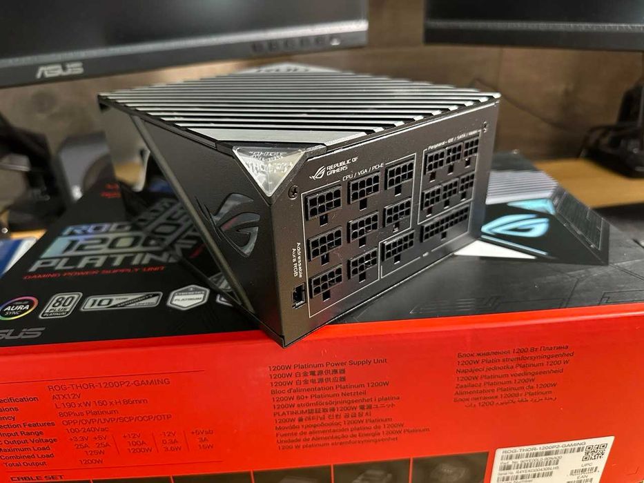 Блок живлення ASUS ROG Thor 1200W Platinum II  ROG-THOR-1200P2-GAMING