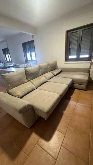 Sofá com Chaise Longue com Arrumação