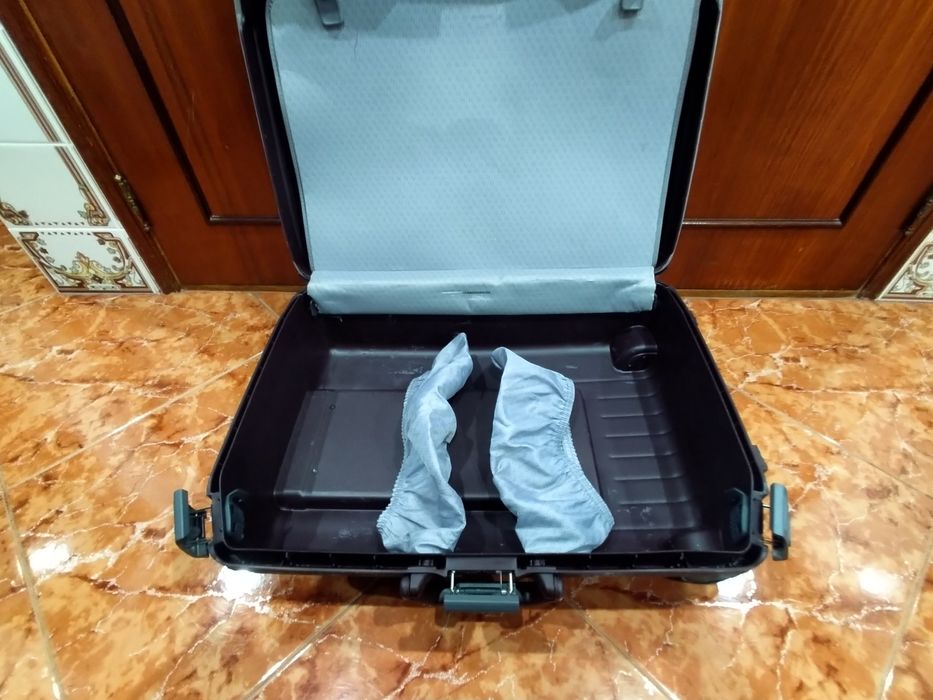 Mala de porão até 23 kg viagem ou ferramenta casa quarto apartamento