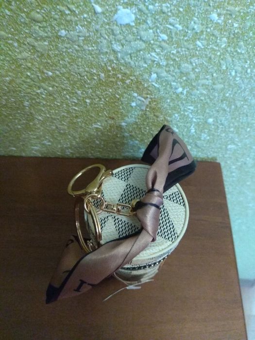 Brelok, pojemniczek na klucze.