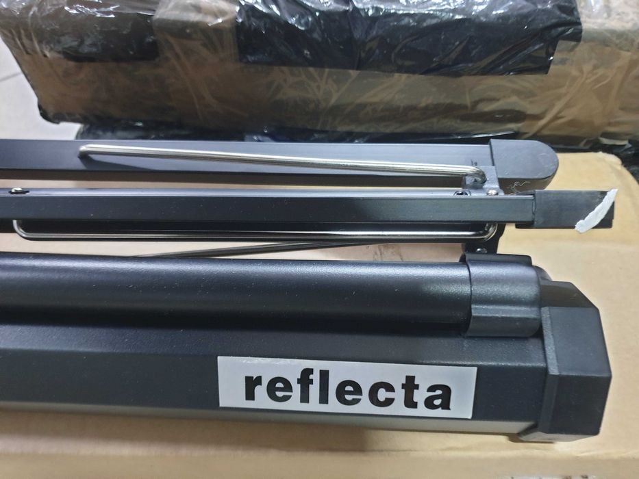 Ekran Projekcyjny Reflecta CrystalLine Tripod (180x180)