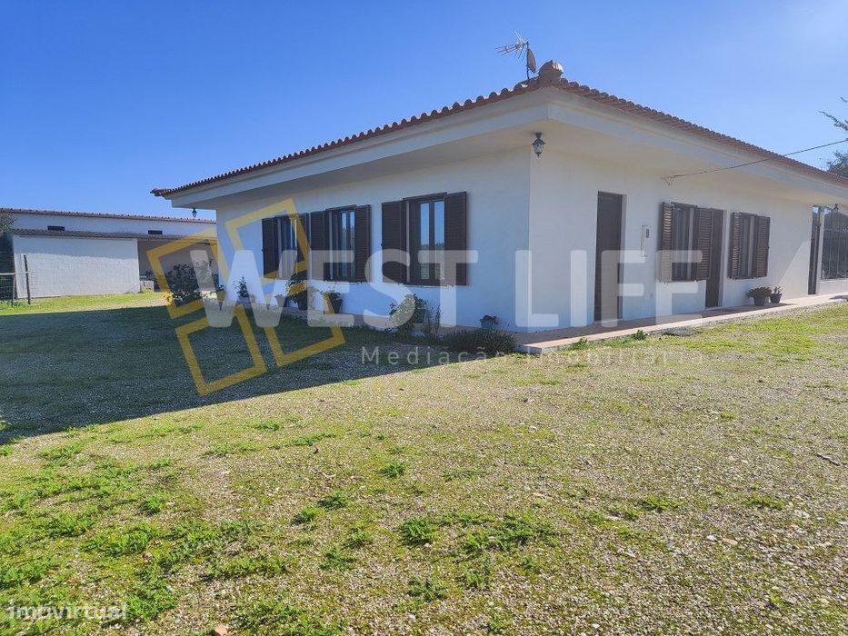 Herdade situada em pleno coração alentejano - 15 Hectares de terren...