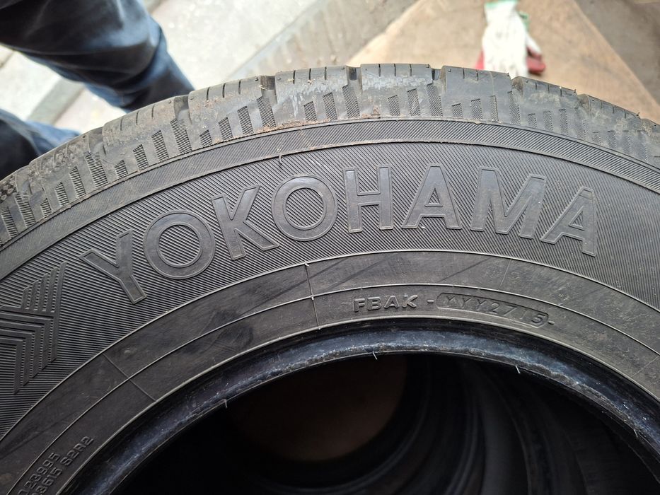 Para opon zimowych yokohama 225x75x16c. 9mm.