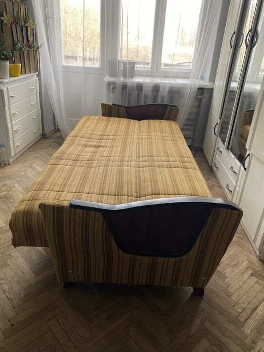 Диван старий, на дачу, безкоштовно