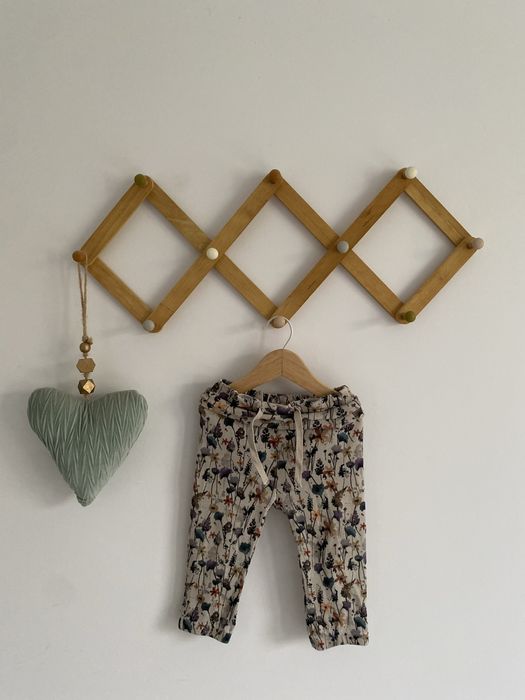 Legginsy beżowe name it 74 wzorek w kwiaty jak newbie falbanka