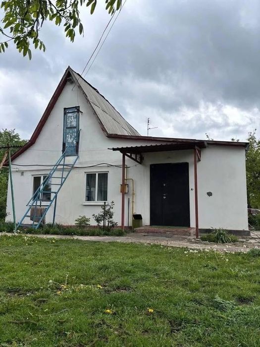 Продам будинок в селі Острійки,сертифікати