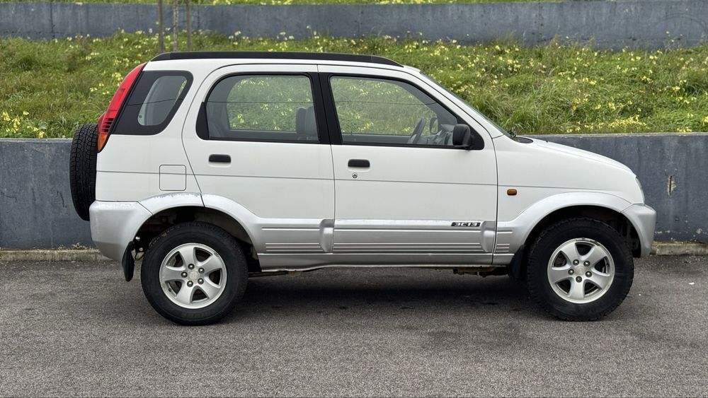 Daihatsu terios 1.3 4WD com avaria