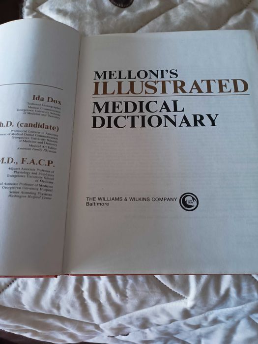 Livro muito antigo medical dictionary