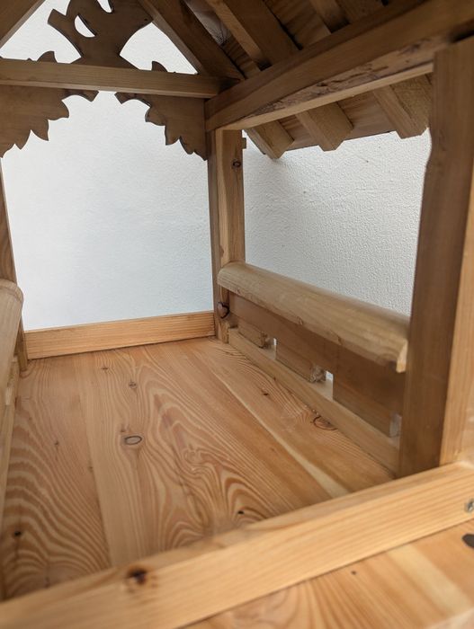 Ręcznie wykonany karmnik dla ptaków