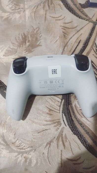 Продам геймпад DualSense5 + iгри на Sony PlayStation5  (UFC 5+FIFA 24)
