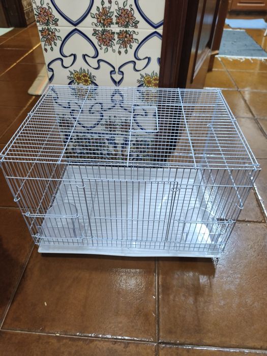 Vendo gaiola com dois comedouros interiores,como nova.