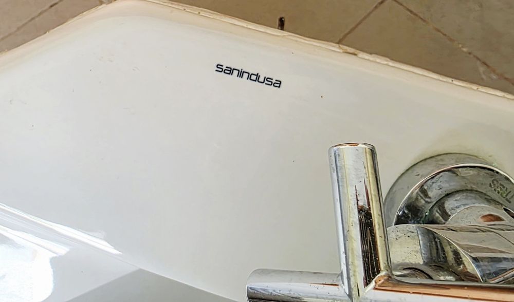 Conjunto lavatório Sanidusa + Torneira TRES