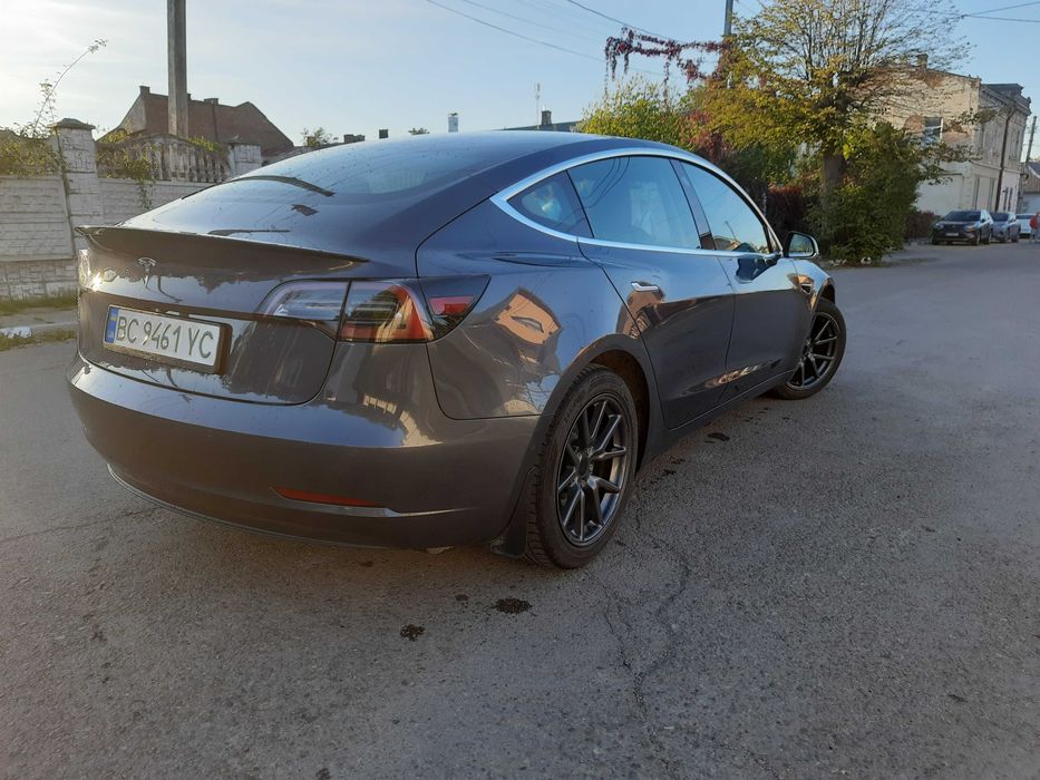 Продам Tesla model 3