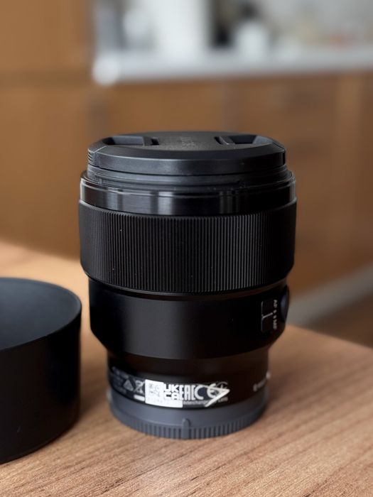 Обʼєктив Sony 85 mm 1.8