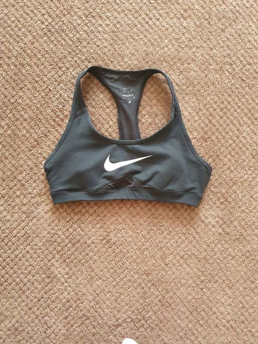 Спортивный топ Nike