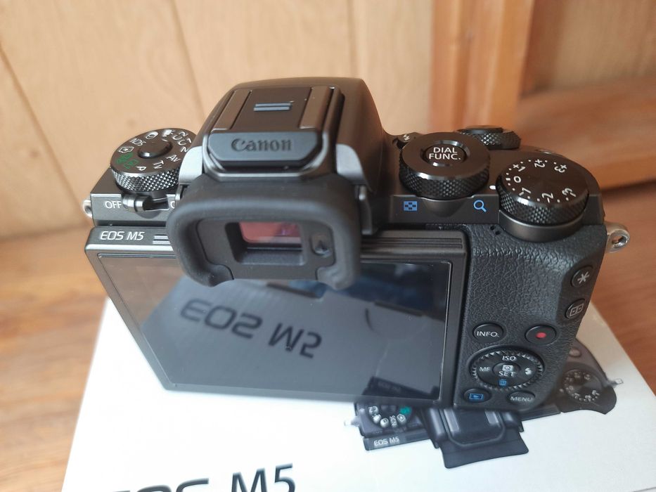 canon eos m5 - купити цифрові фотокамери - Ціна на OLX.ua