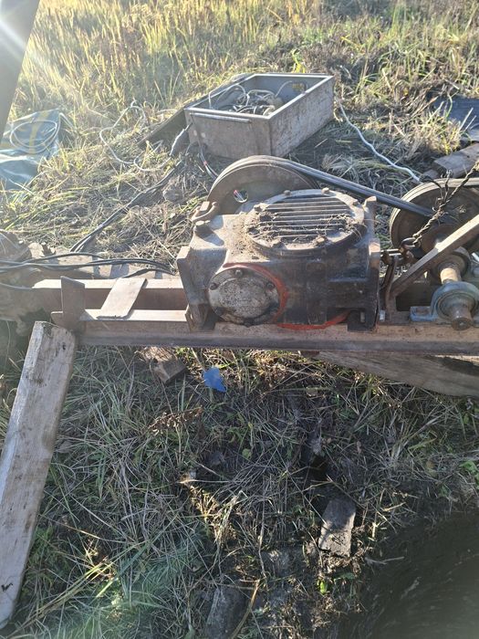 Установка для копання криниць.Електро бурова