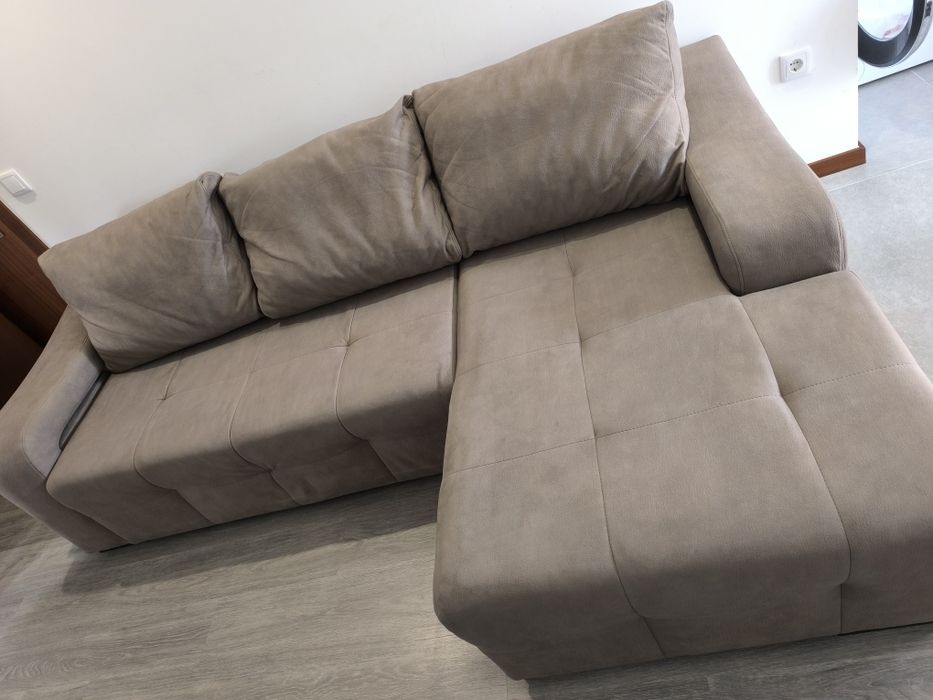 Sofá com chaise long