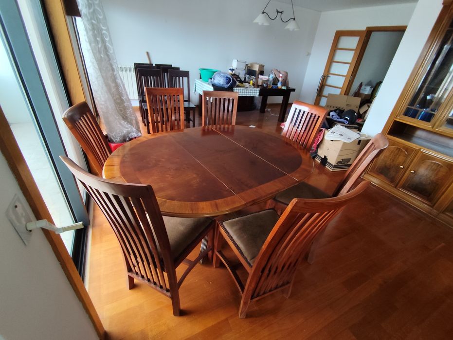 Mesa de jantar em raíz de nogueira com jogo de 7 cadeiras