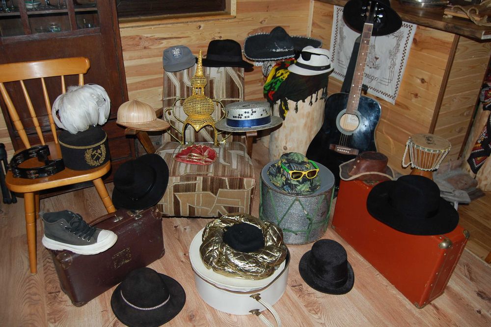 Piękny kapelusz czarny z filcu