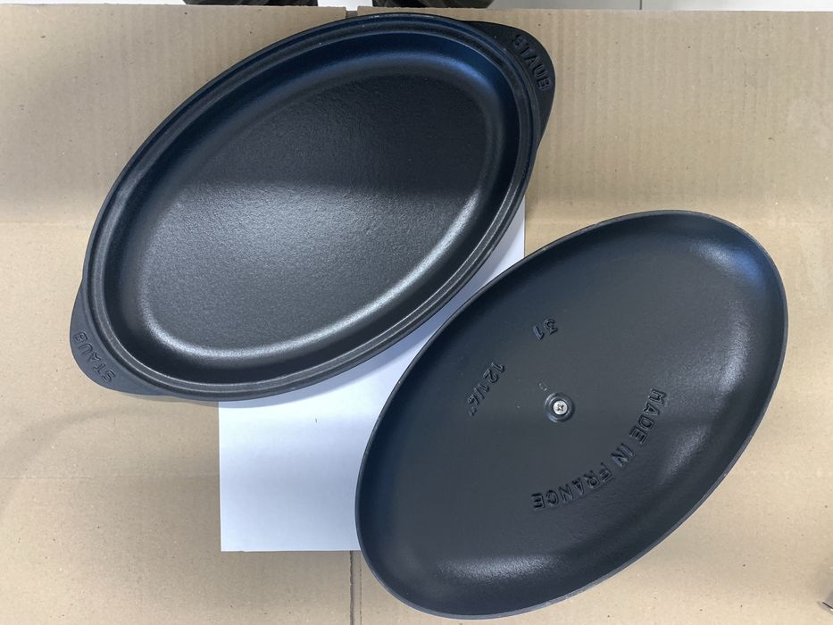 чорна сервірувальна тарілка 31*19 см з кришкою овальна Matte Black STAUB