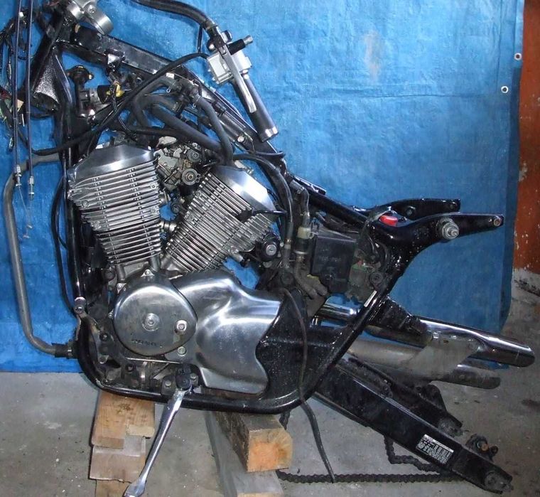 Honda Shadow VT 750 C2 z 1999 r zestaw części